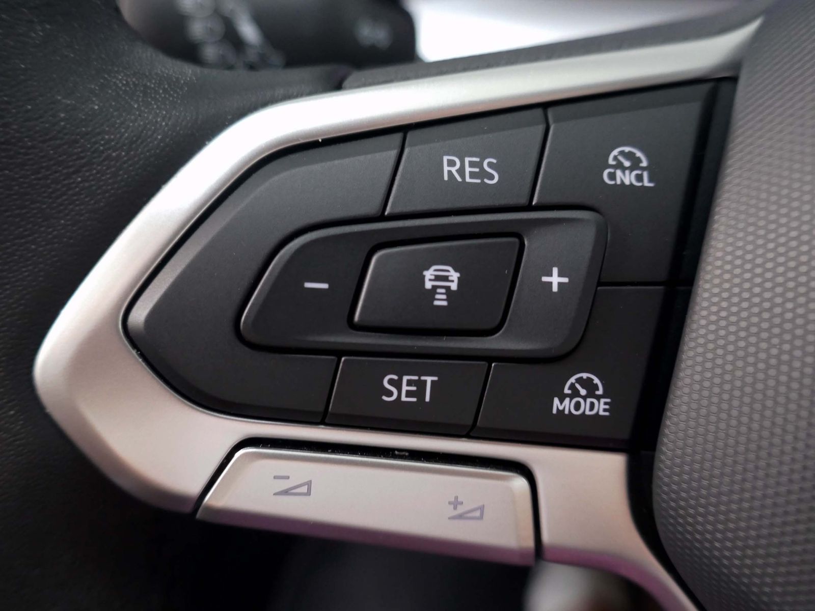 Fahrzeugabbildung Volkswagen Golf VIII Life 1.5 TSI | LED PDC ACC Navi