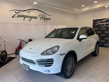 Porsche Cayenne - 1