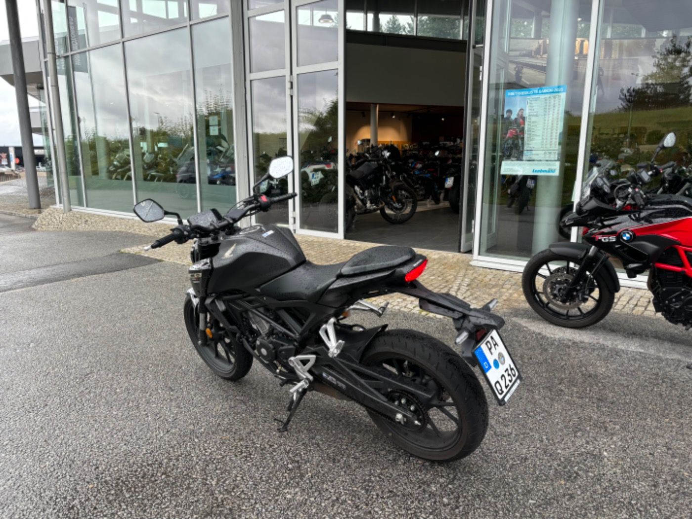 Fahrzeugabbildung Honda CB 125 R 2025