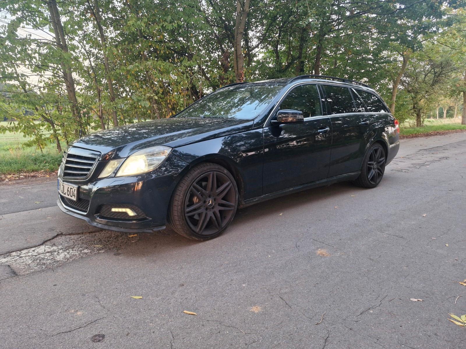 Mercedes-Benz E250 2010 — вигляд ззаду
