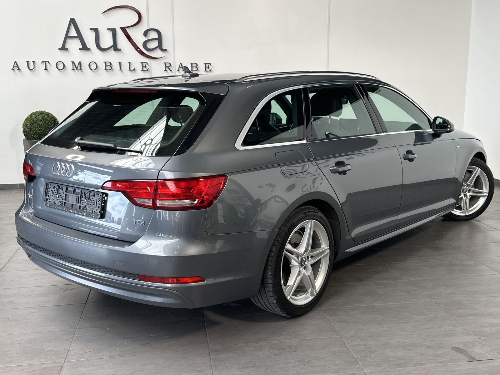 Fahrzeugabbildung Audi A4 Avant 2.0 TDI S-Line NAV+XEN+DIGDISPLAY+18ZO