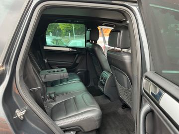 Volkswagen Touareg - 11