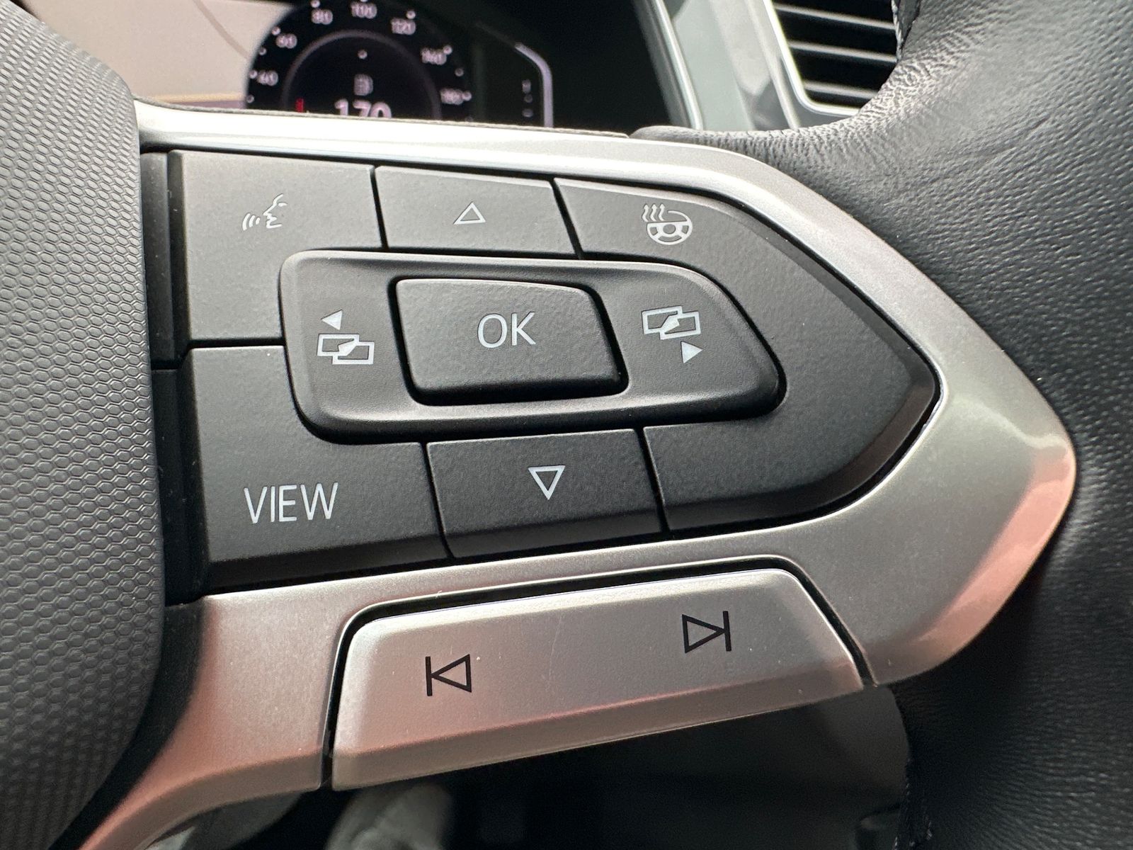 Fahrzeugabbildung Volkswagen Tiguan 2.0 TDI 4M DSG Elegance NAV+MATRIX