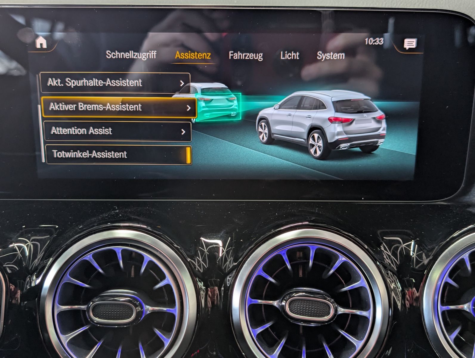 Fahrzeugabbildung Mercedes-Benz GLA 200 d AMG NIGHT PANO ALCANTARA MULTIBEAM 19"