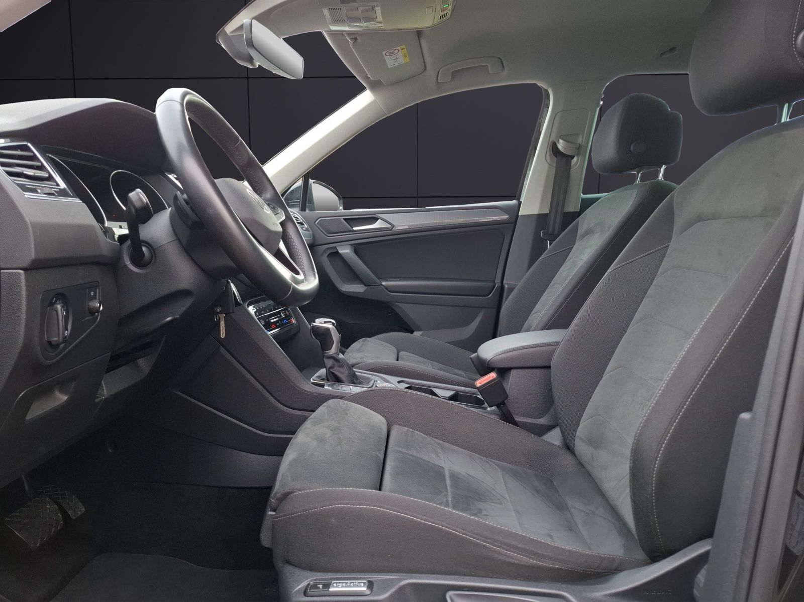 Fahrzeugabbildung Volkswagen Tiguan TDI Life DSG 4M Standhzg Matrix Navi ACC