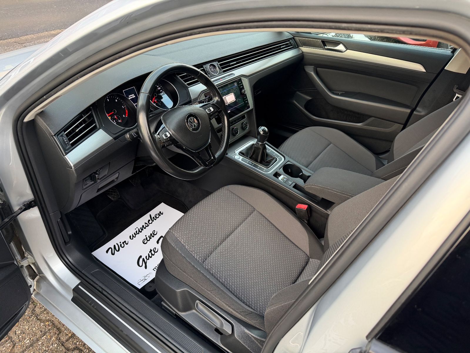 Fahrzeugabbildung Volkswagen Passat Variant 2.0 TDI 1-HAND AHK 6-GANG PDC