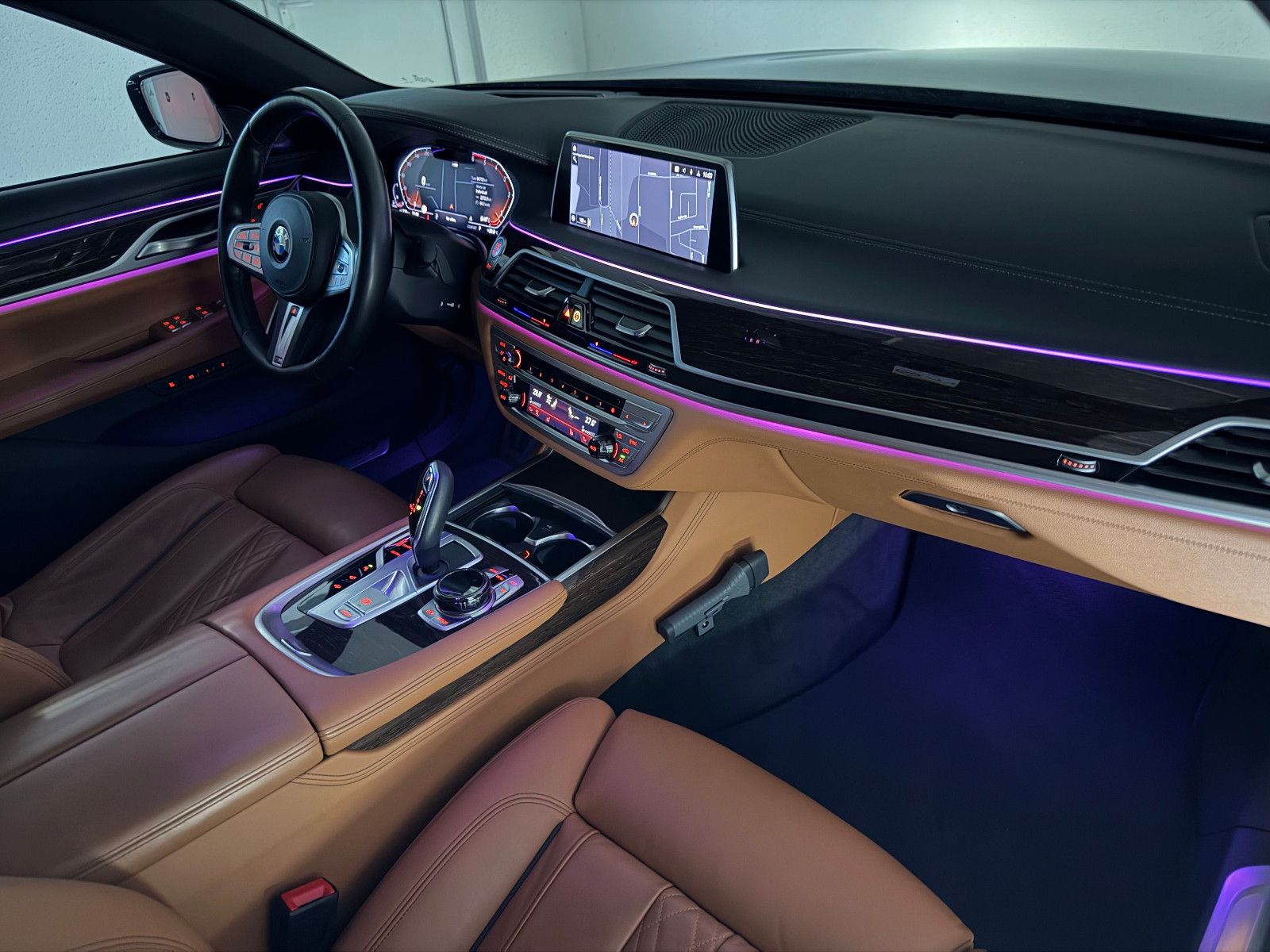 Fahrzeugabbildung BMW 740 d xDrive M SPORT/LASER/HuD/ACC/AHK/LIVE PLUS