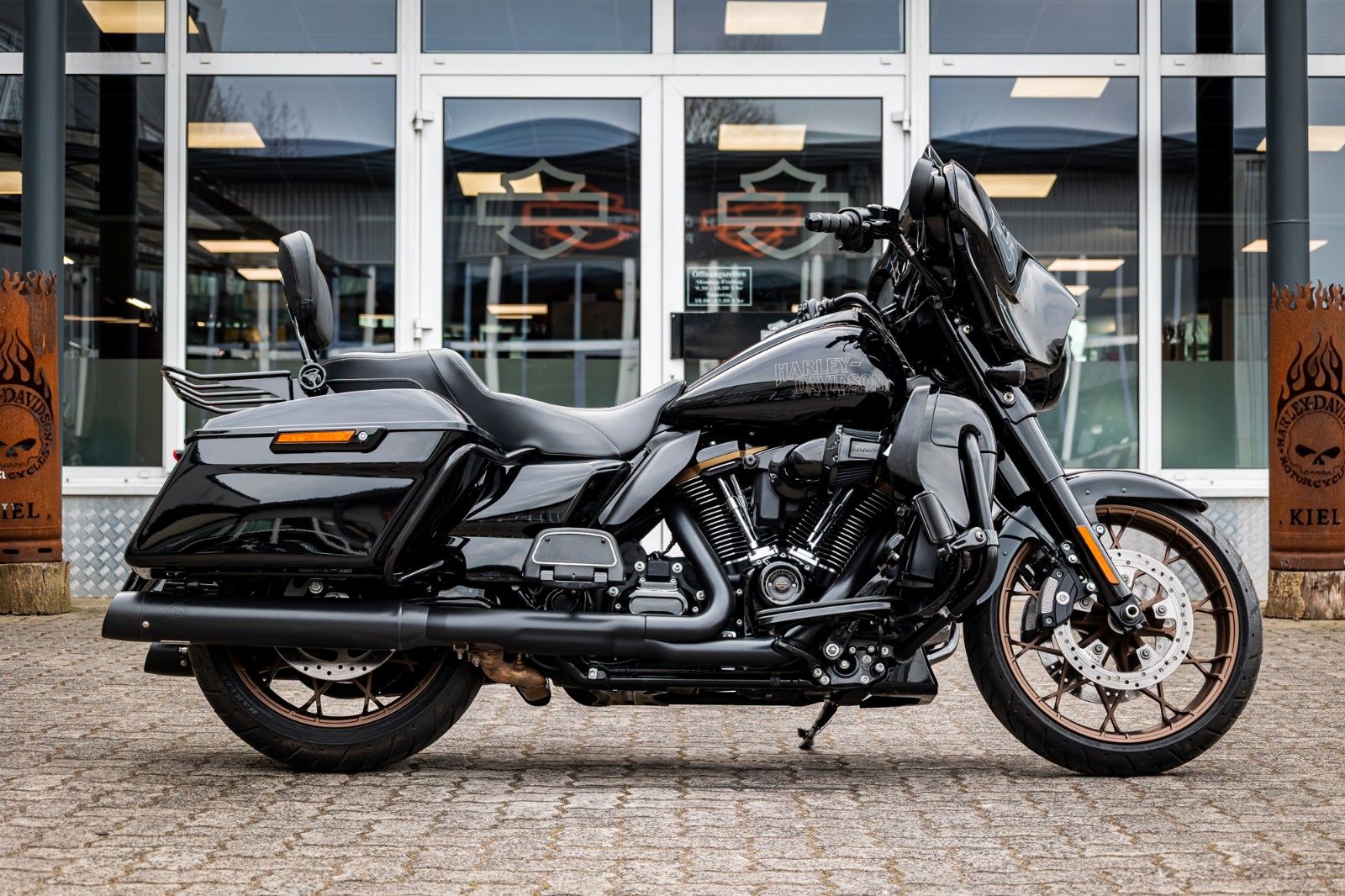 Fahrzeugabbildung Harley-Davidson FLHXST STREET GLIDE ST 117 - Kesstech -
