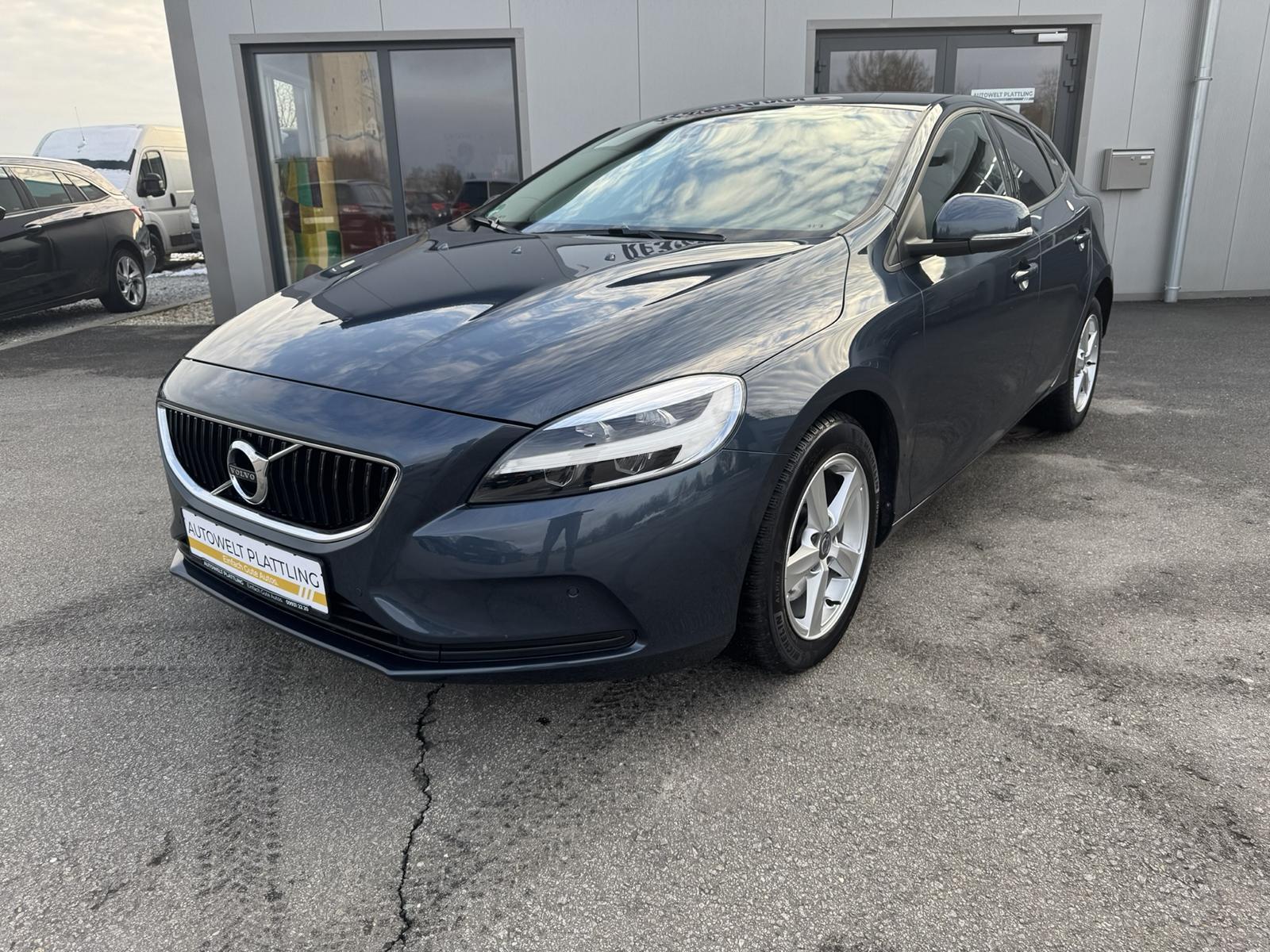 Volvo V40 Momentum LED Scheinwerfer Scheckheftgepflegt