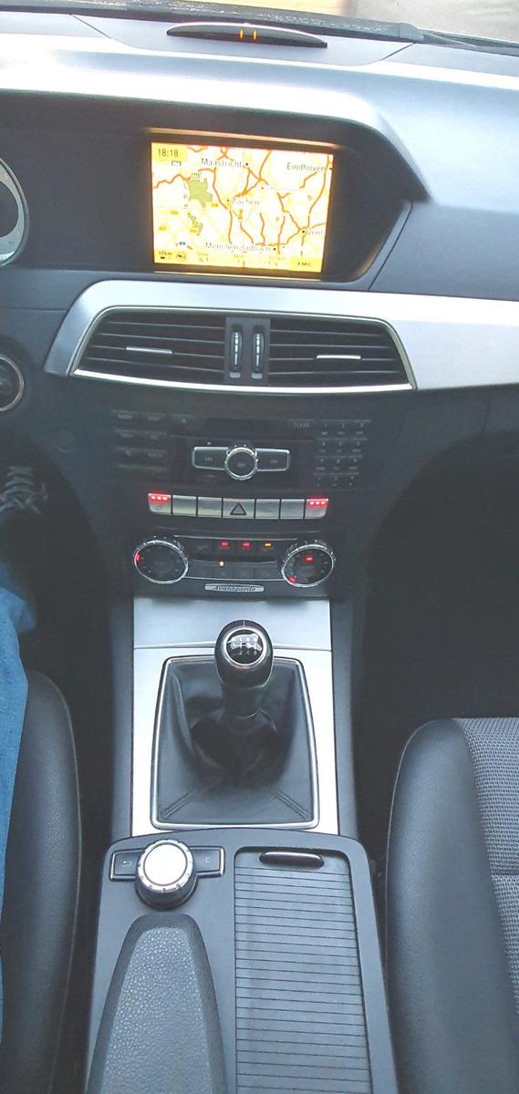 Mercedes-Benz C200 2012 — photo 10