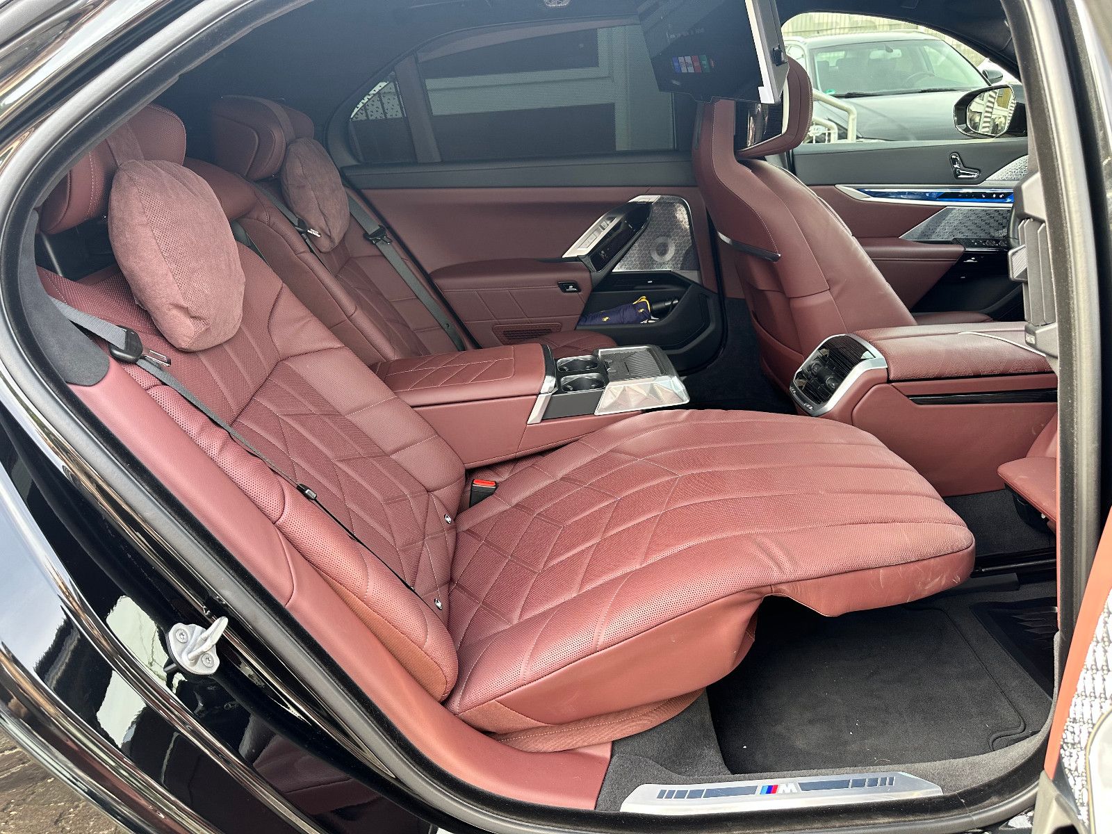 Fahrzeugabbildung BMW 740d LANG xDRIVE M SPORTPAKET*VOLL*
