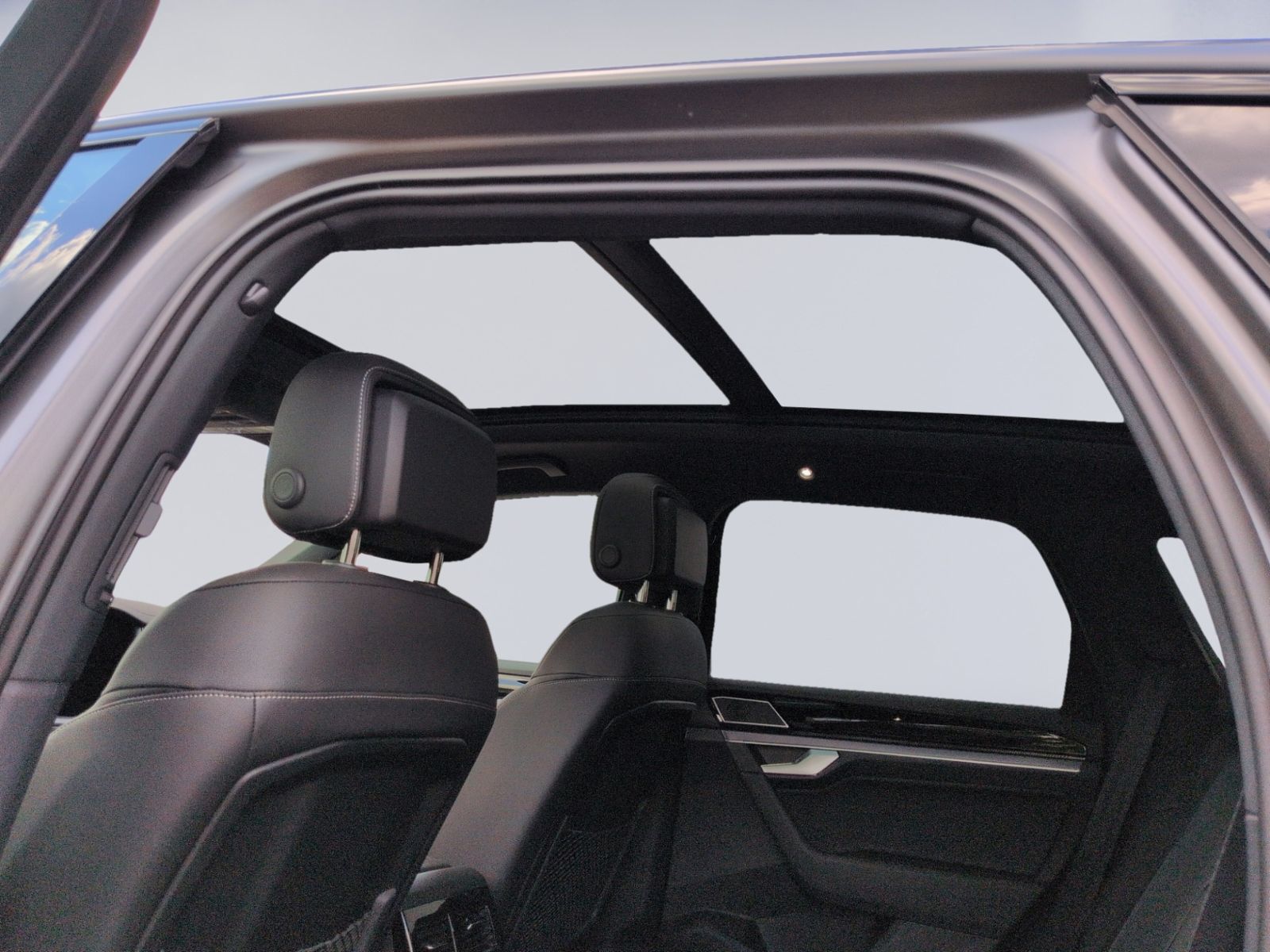 Touareg R-Line V6 TDI MATT+STHZ+LUFT+PANO+22