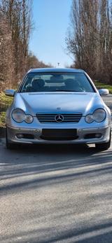 Mercedes-Benz C 230 - Mercedes-Benz C 230: Coupe