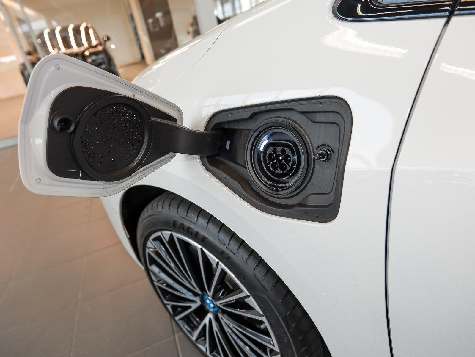 BMW 230e xDrive M Sport HUD PANO ACC AHK RFK NAVI