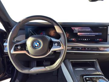 2022 BMW I7 — фото 2
