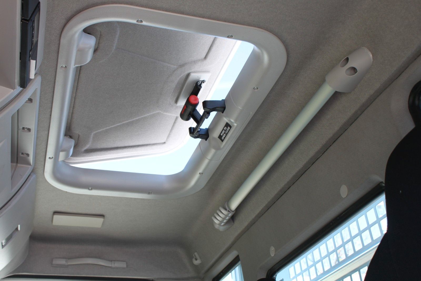 Fahrzeugabbildung Iveco EuroCargo ML80E21/P Gerüstbaupritsche