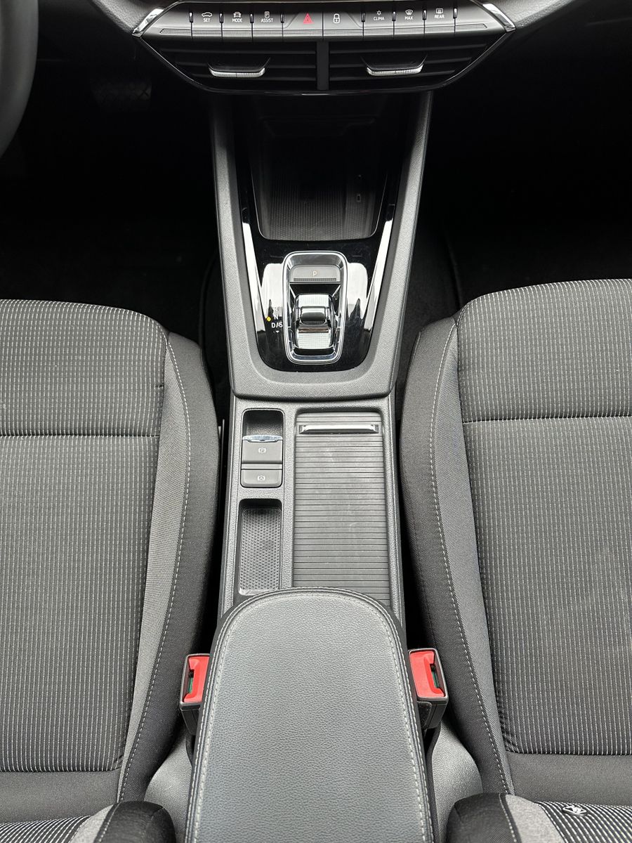 Fahrzeugabbildung SKODA Octavia Combi 2.0 TDI DSG Ambition NAV+LED+PANO