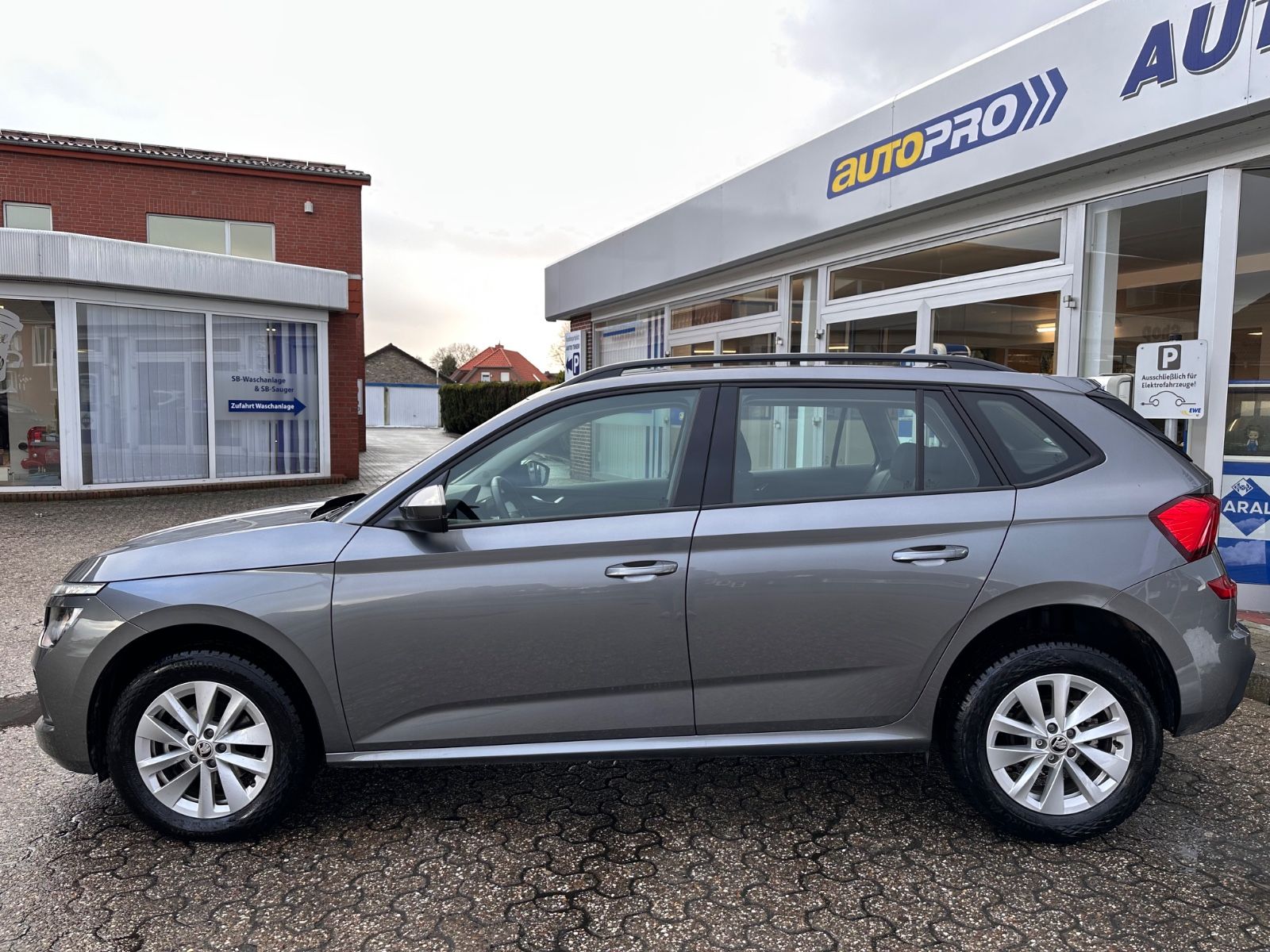 Fahrzeugabbildung SKODA Kamiq Selection 1.0 TSI DSG LED/PDC/APP/GRA