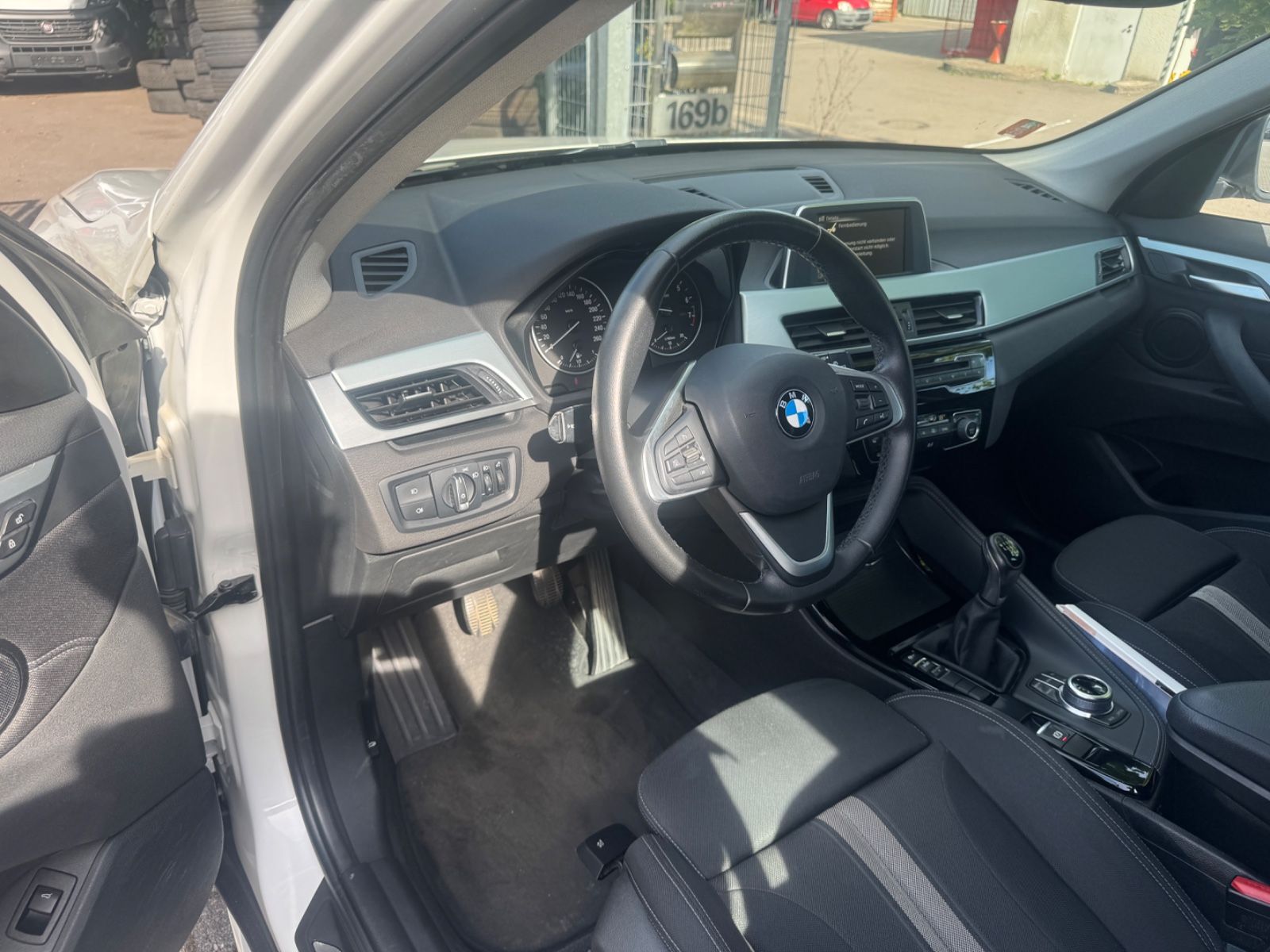 Fahrzeugabbildung BMW X1 sDrive 18 i Sport Line Navi+Sitzheizung