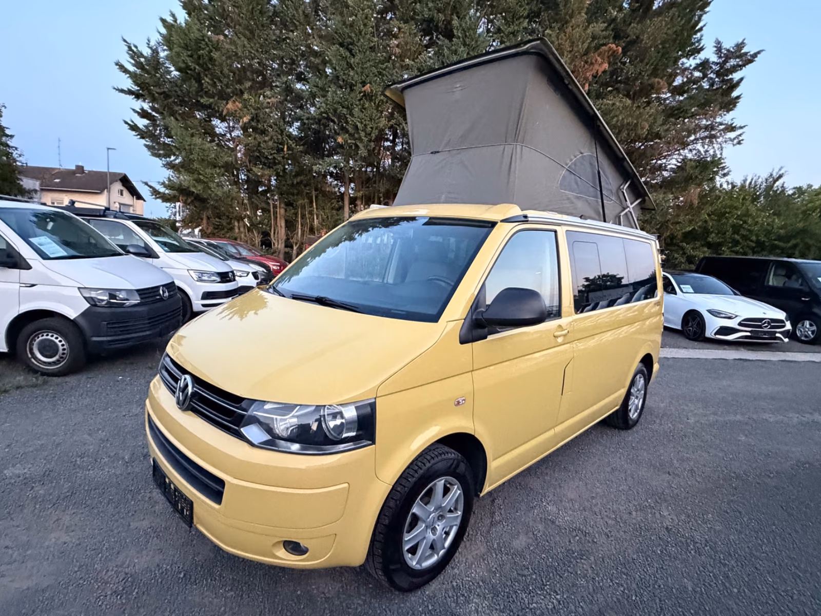 Volkswagen T5 California Beach 2.0 TDI 140 ch BVM / 1ère main / Toit relevable / Mini-cuisine / Chauffage auxiliaire