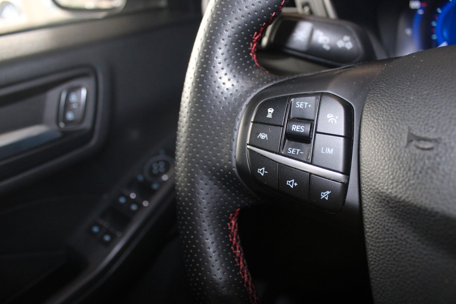 Fahrzeugabbildung Ford Kuga PHEV ST-Line X LED HUD 2xCam ACC WinterPak.