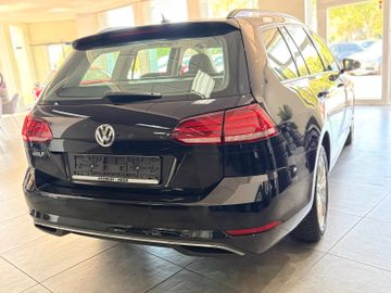Volkswagen Golf - 11