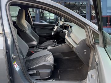 Volkswagen Golf R-Line 1.5 TSI °LED°ACC°Navi°SHZ°PDC°