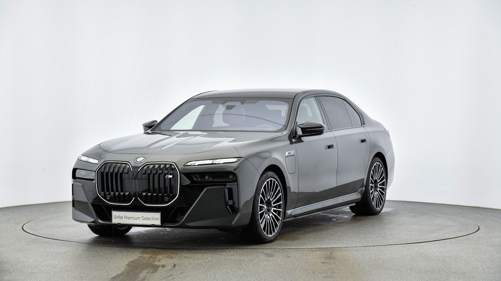 BMW M760e xDr. FULL! Executive Sky Lounge, B&W... imagem 2