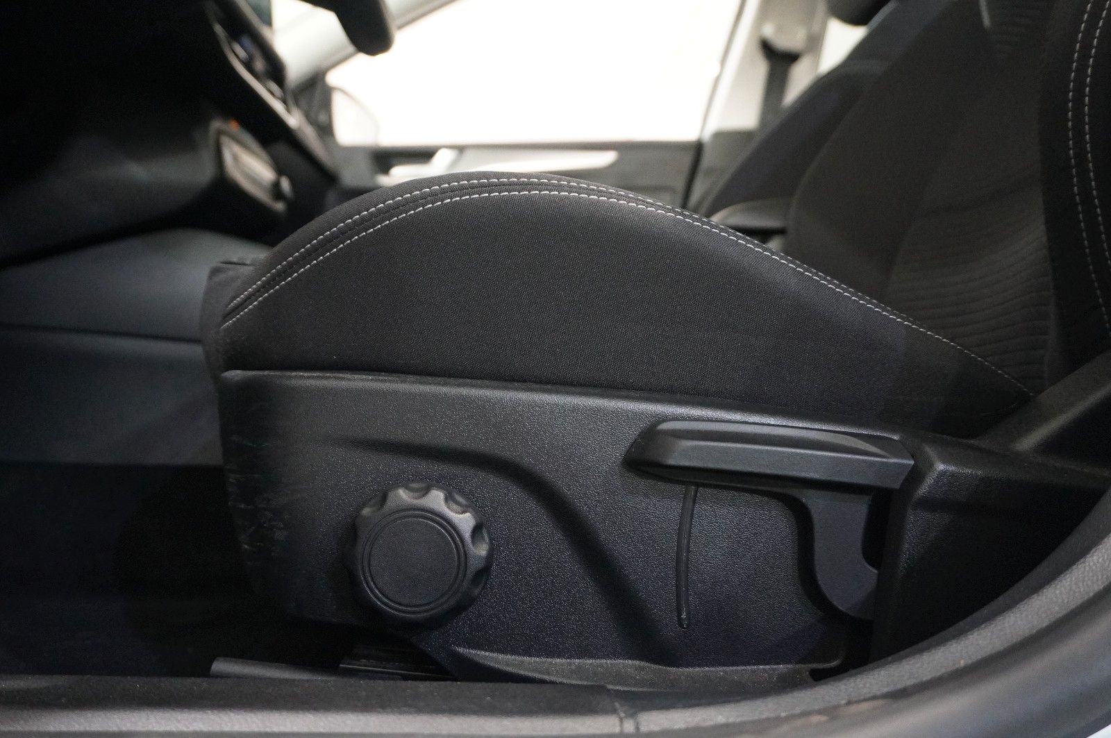 Fahrzeugabbildung Ford Focus Turnier 1.5D TITANIUM NAVI/LED/KAMERA/DAB+