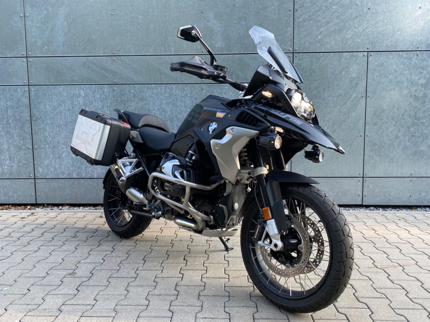 Fahrzeugabbildung BMW R 1250 GS Triple Black Frästeile Seitenkoffer