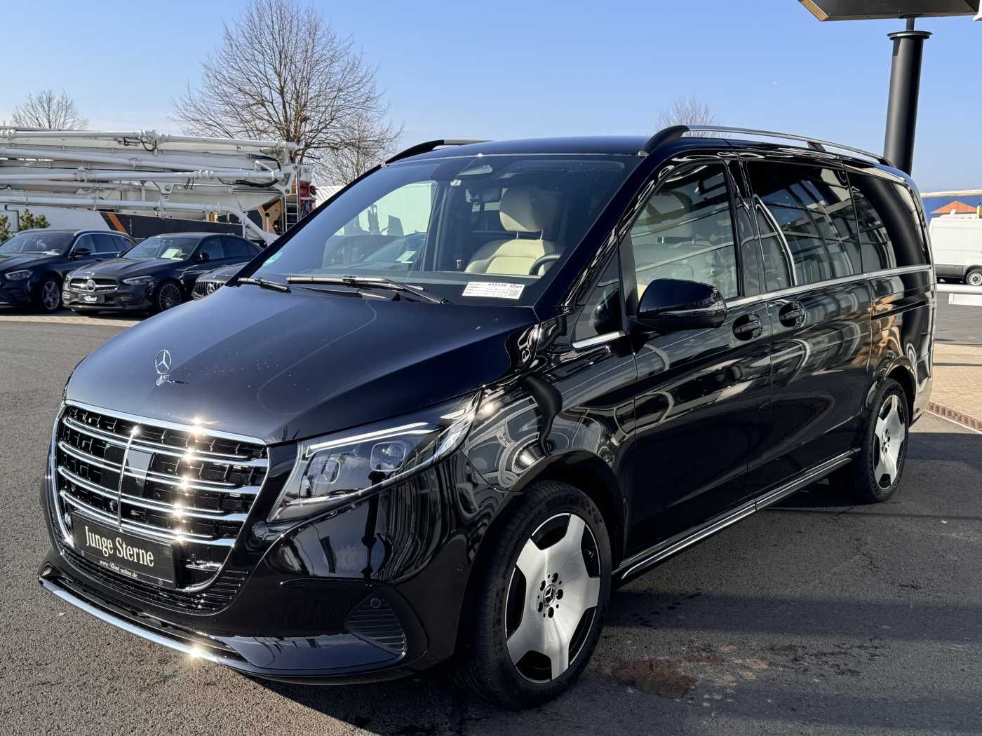Fahrzeugabbildung Mercedes-Benz V 300 d EXCLUSIVE 4MATIC Panorama AHK2,5 Stdheiz
