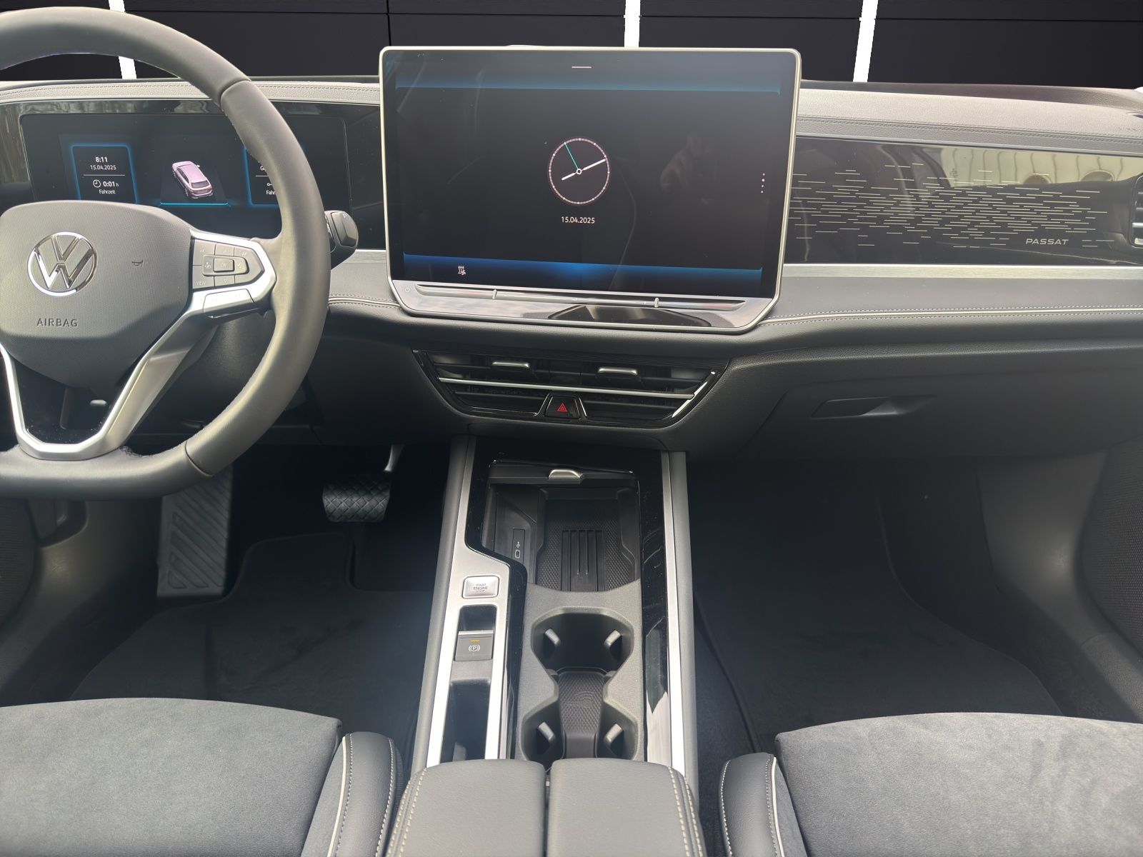 Fahrzeugabbildung Volkswagen Passat Elegance eHybrid IQ.Light ACC AHZV DAB+