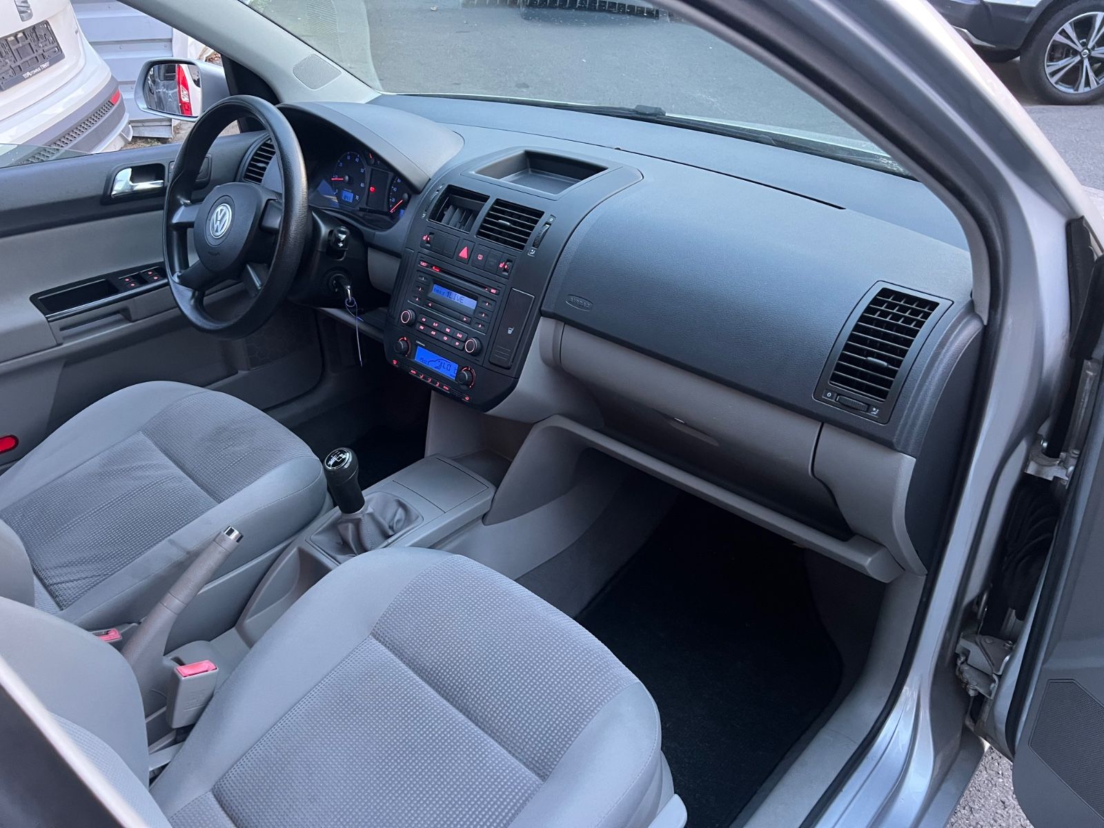 Fahrzeugabbildung Volkswagen Polo IV Comfortline *SITZHEIZUNG* TÜV NEU *