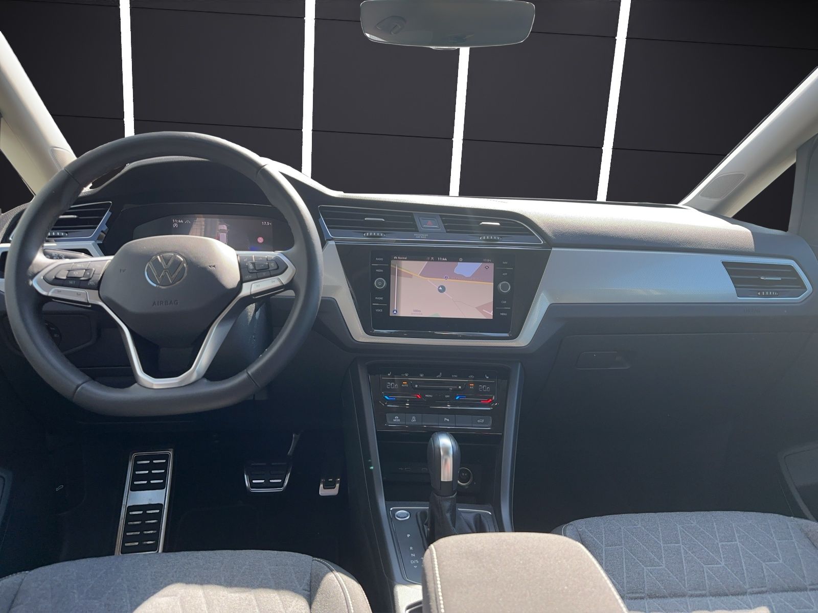 Fahrzeugabbildung Volkswagen Touran 2.0 TDI Move 7-Sitzer DSG Matrix ACC 17"