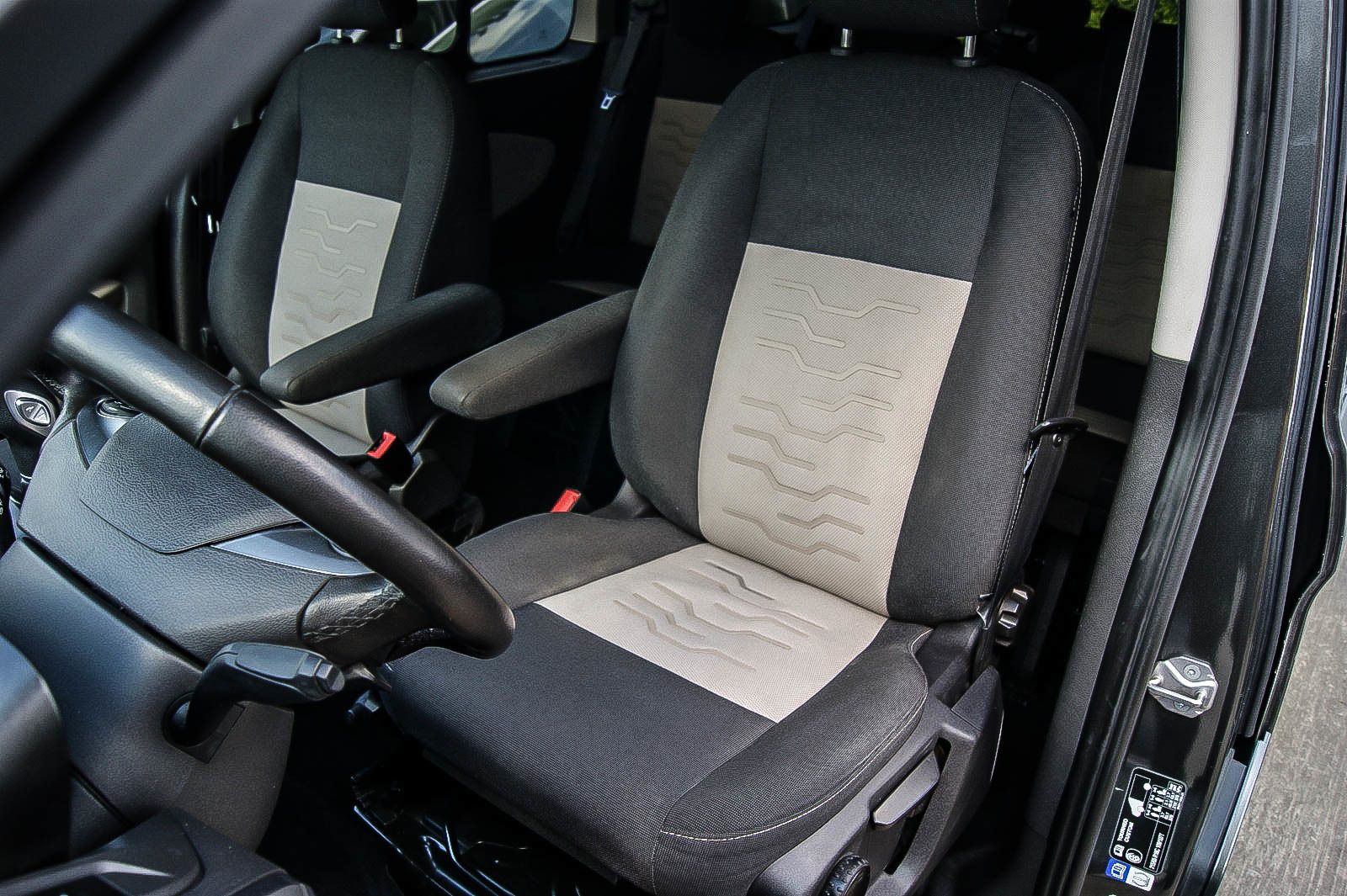Fahrzeugabbildung Ford Tourneo Custom 2.0TDCi Auto 8-SITZE NAVI 1.HAND