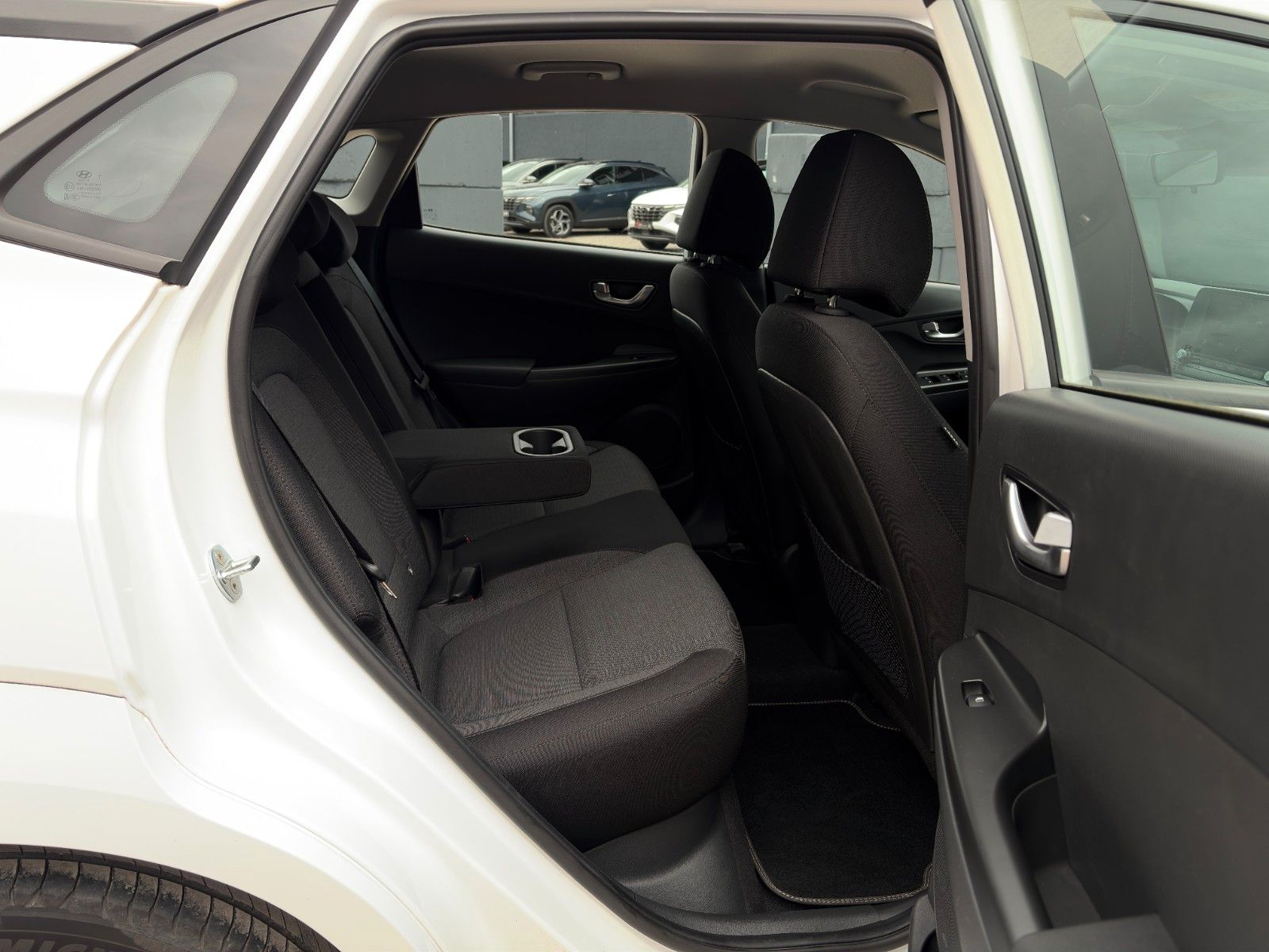 Fahrzeugabbildung Hyundai KONA E Select SHZ LHZ ACC PDC LFA LKA CAM CarPl.