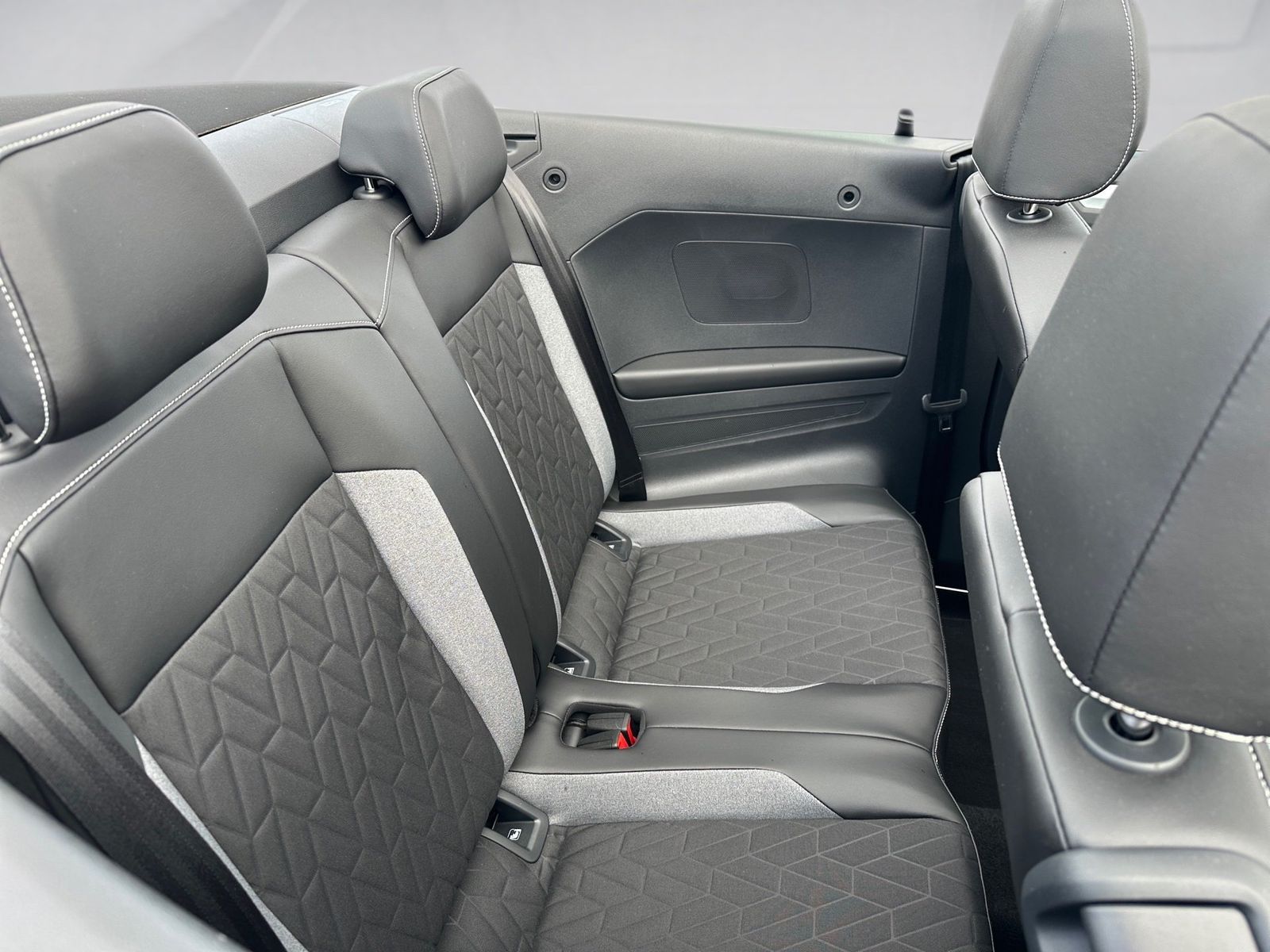 Fahrzeugabbildung Volkswagen T-Roc Cabriolet 1.5 TSI Goal AHK,KlimaA,LED,SHZ