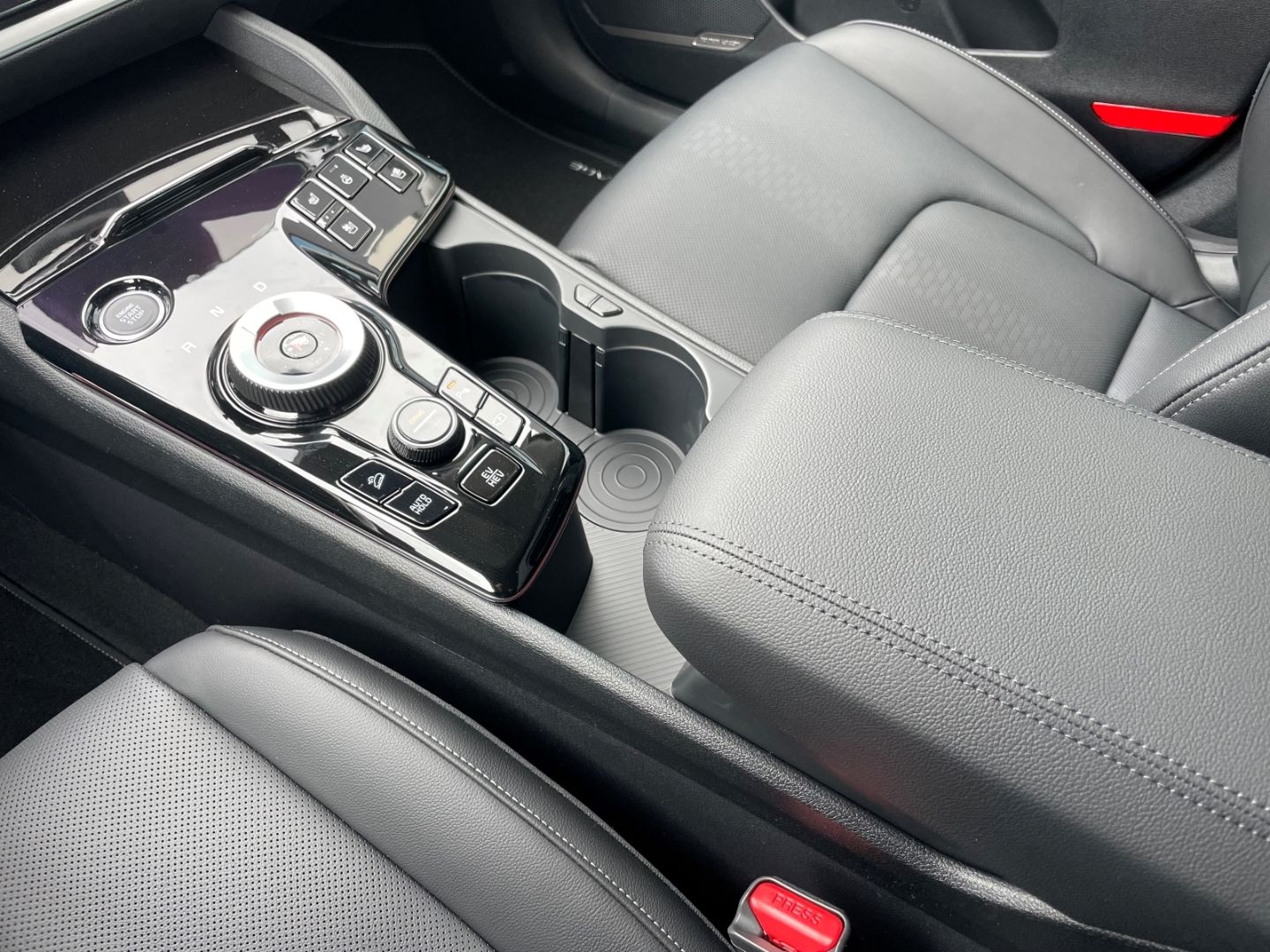 Fahrzeugabbildung Kia Sportage Plug-in Hybrid 4WD LED Klimasitze Kamer