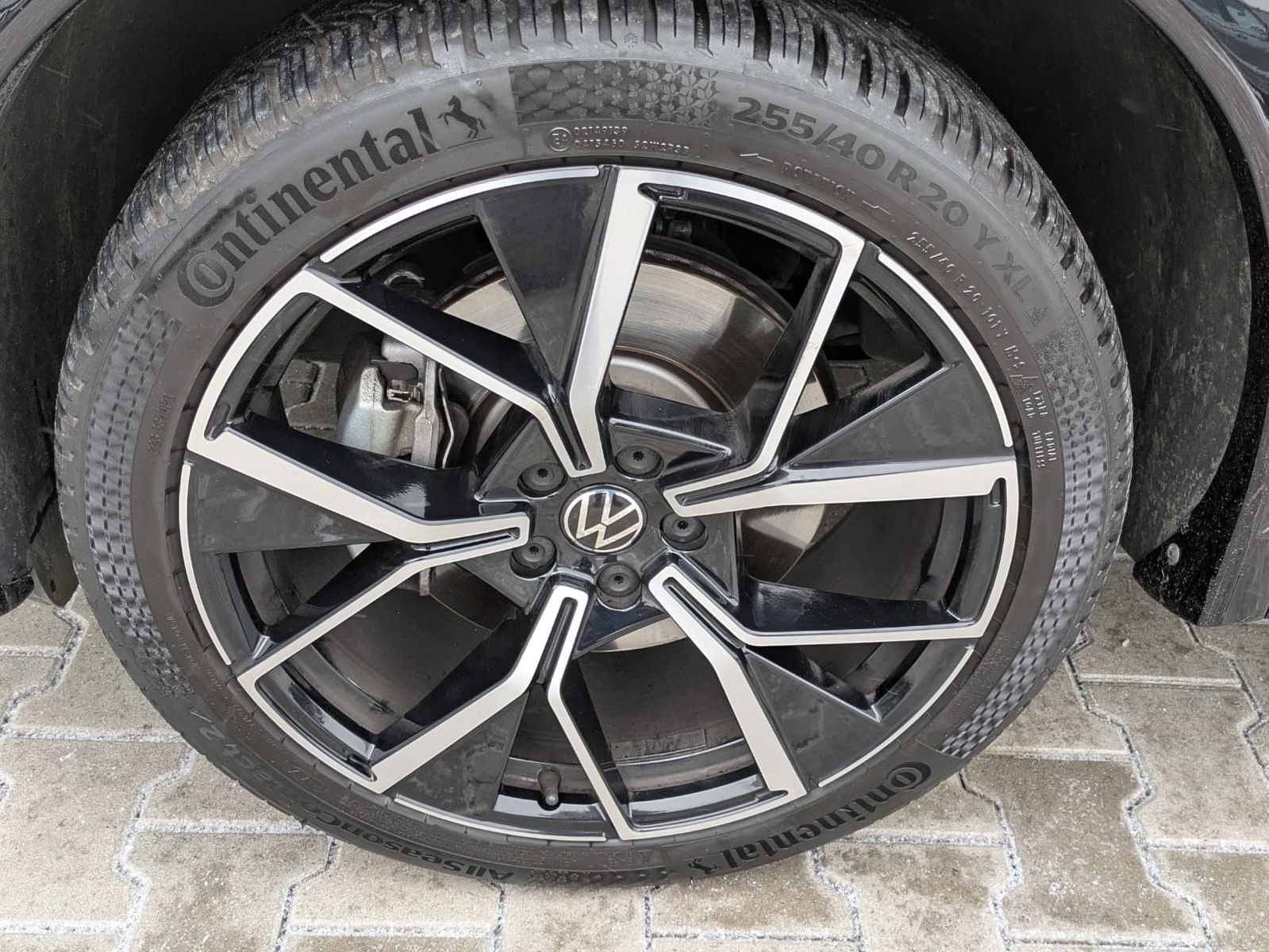 Fahrzeugabbildung Volkswagen Tiguan 2.0 TDI 4M R-Line PANO*H&K*AHK*MATRIX*20"