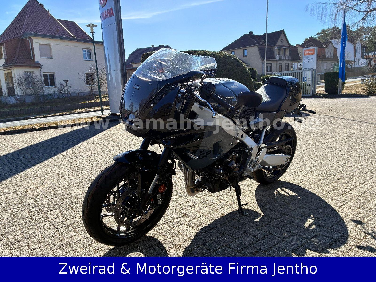 Yamaha XSR900 GP Sport Packet AKRA