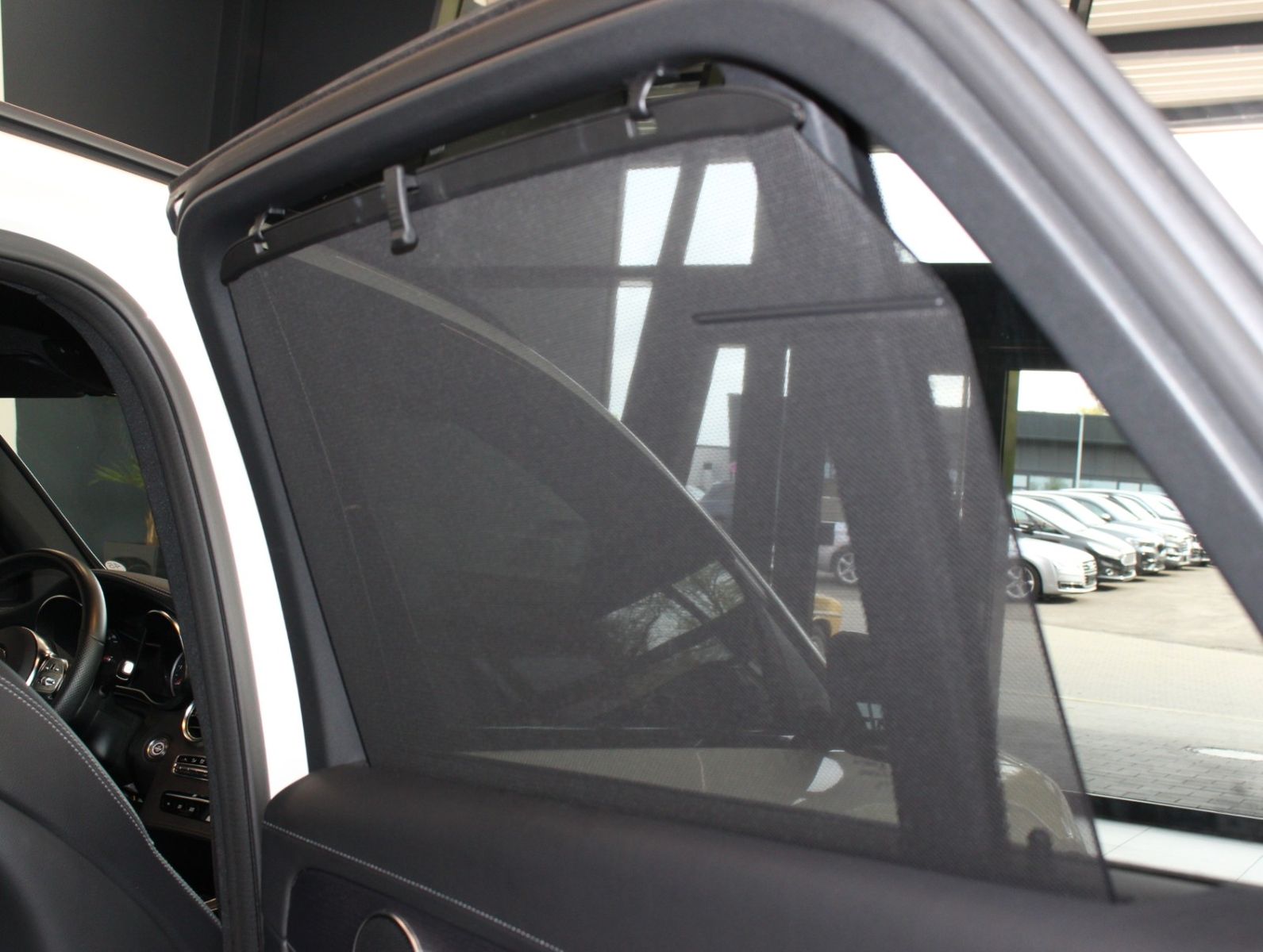 Fahrzeugabbildung Mercedes-Benz GLC 220d 4Matic AMG Line Standhzg.*Distronic*360