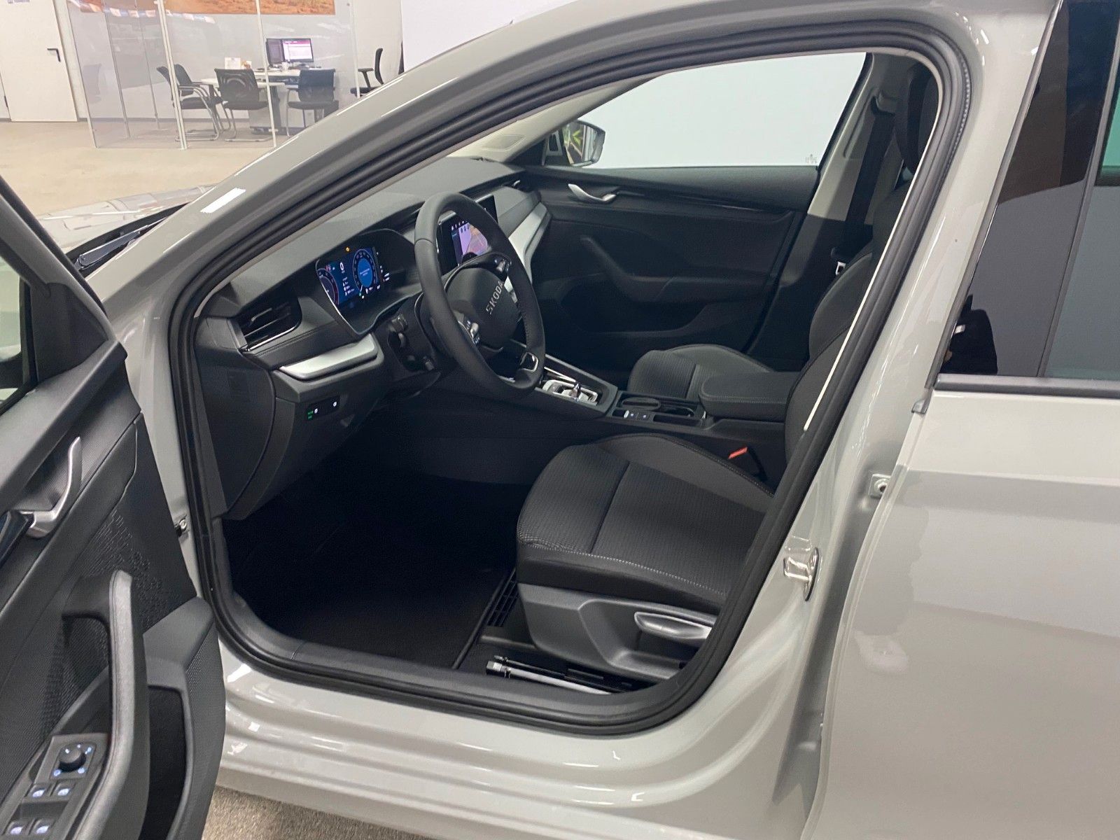 Fahrzeugabbildung SKODA Octavia 1.5 TSI MHEV DSG Selection+KAMERA+ACC+BC