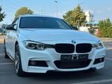 BMW 320 d M SPORT PAKET*HEAD UP*LED*CAMERA*GARANTIE* - BMW 320 in Essen