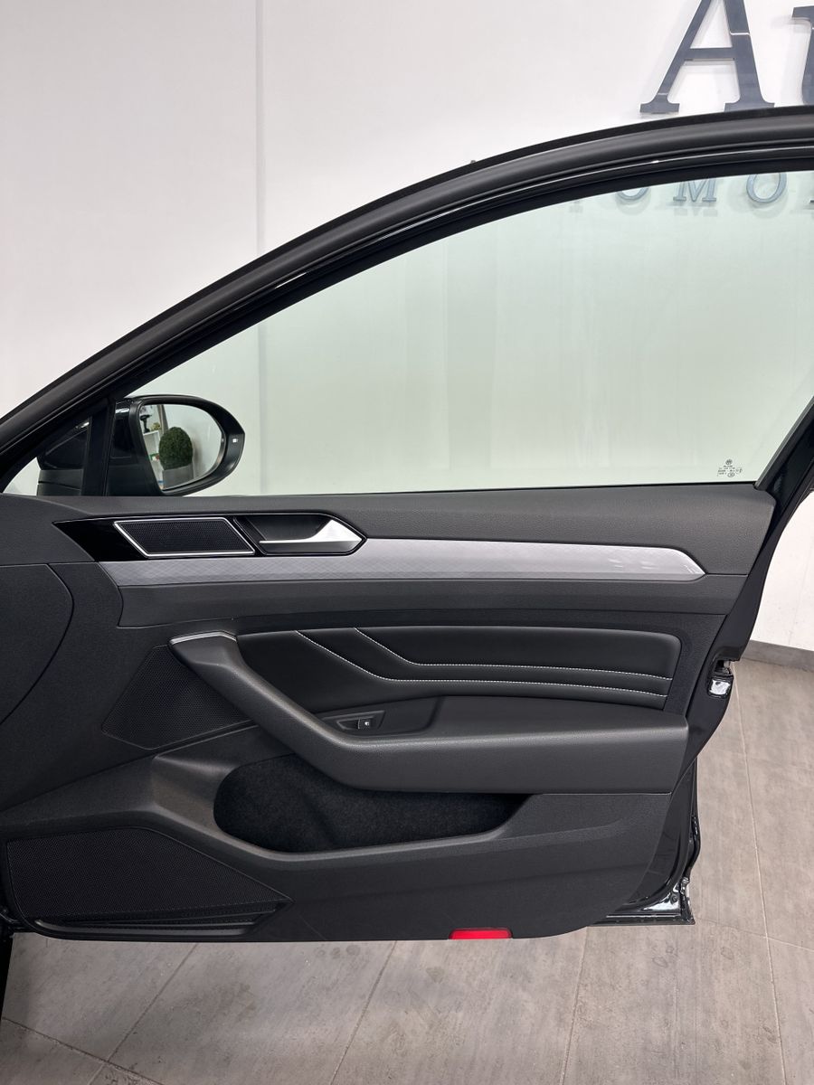 Fahrzeugabbildung Volkswagen Passat Variant GTE NAV+LED+ACC+KAMERA+LEDER+17ZO