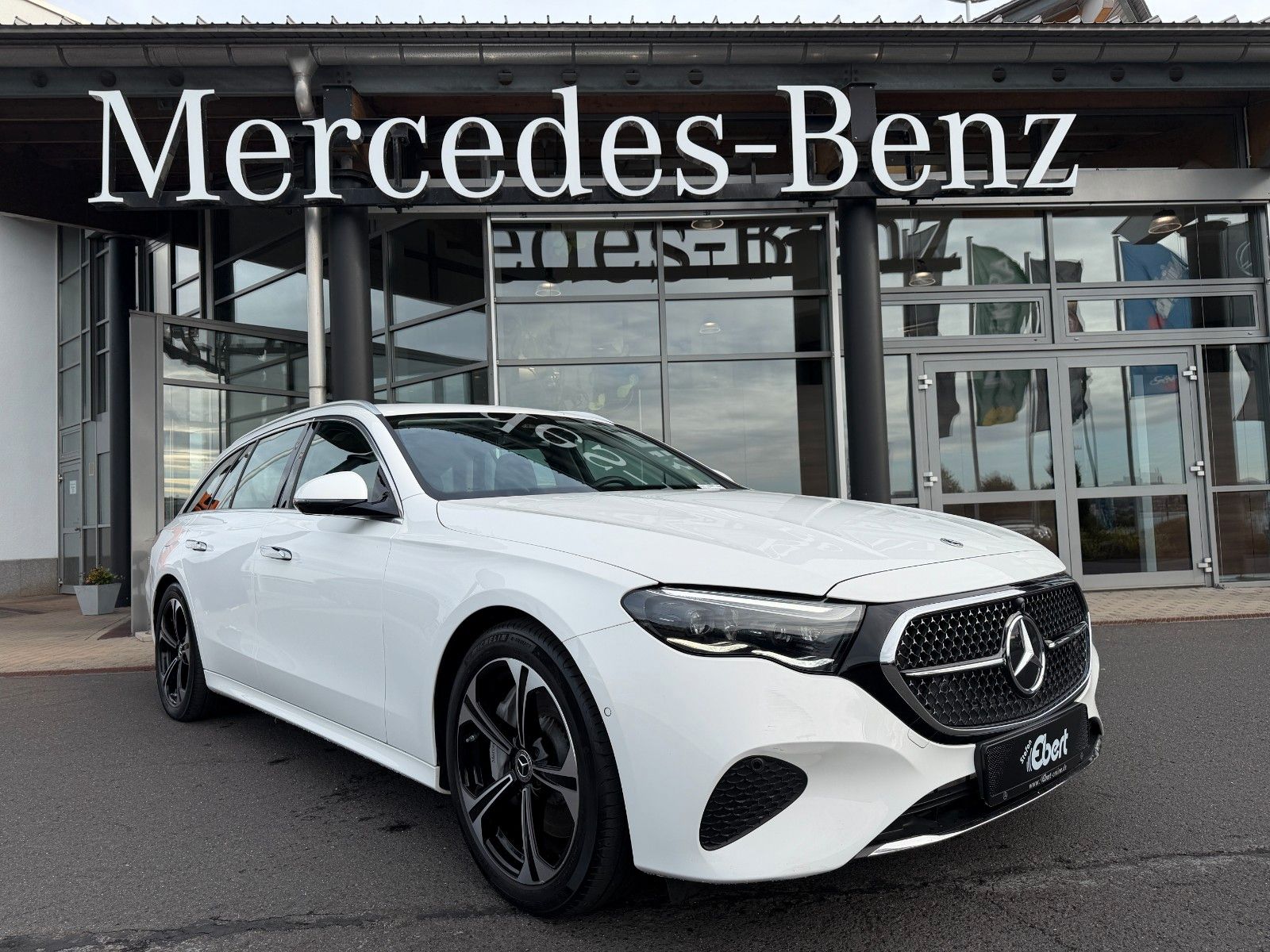 Fahrzeugabbildung Mercedes-Benz E 300de Avantgarde AHK+Distr+Memory+360+DigitalL