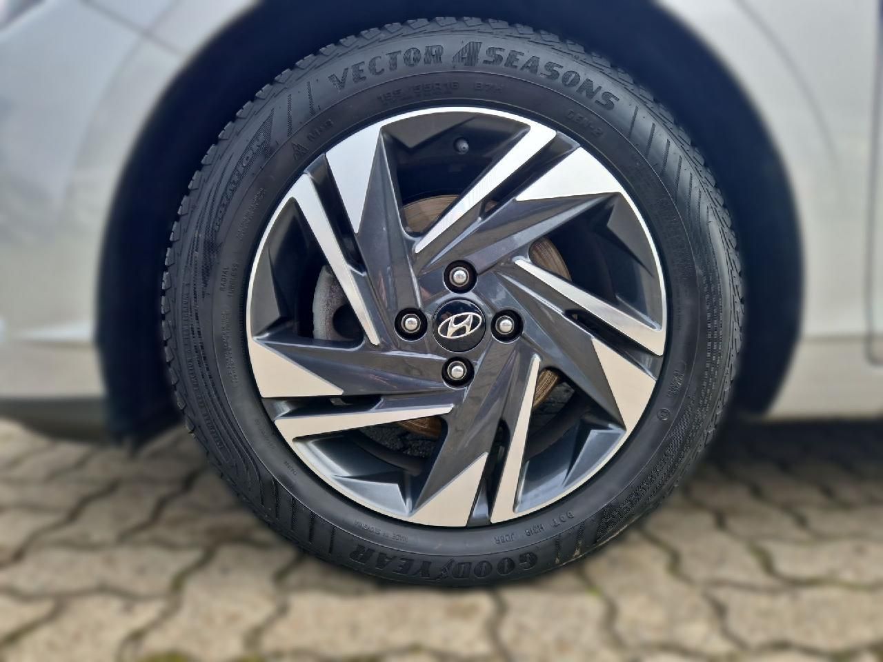 Fahrzeugabbildung Hyundai i20 Edition 30 *Ganzjahresreifen*