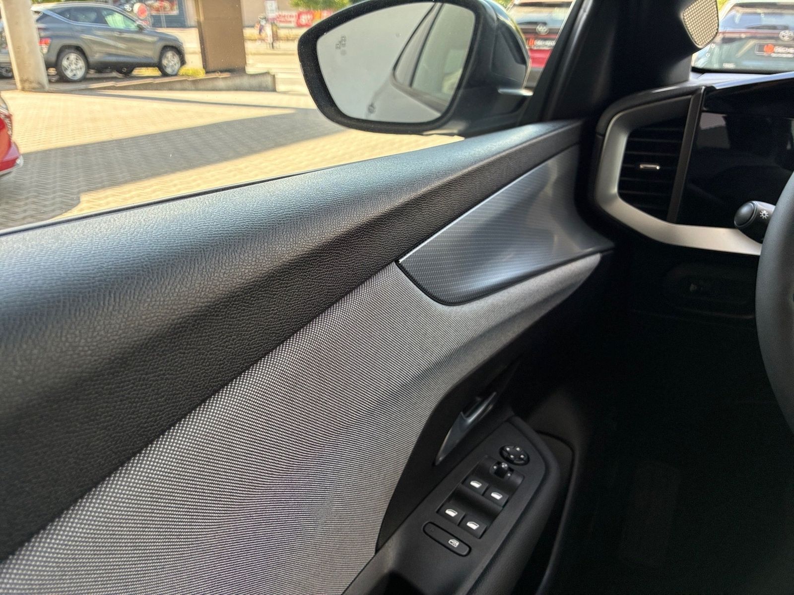 Fahrzeugabbildung Opel Mokka 1.2 Turbo Edition Kamera,LED,Navi,SHZ,PDC