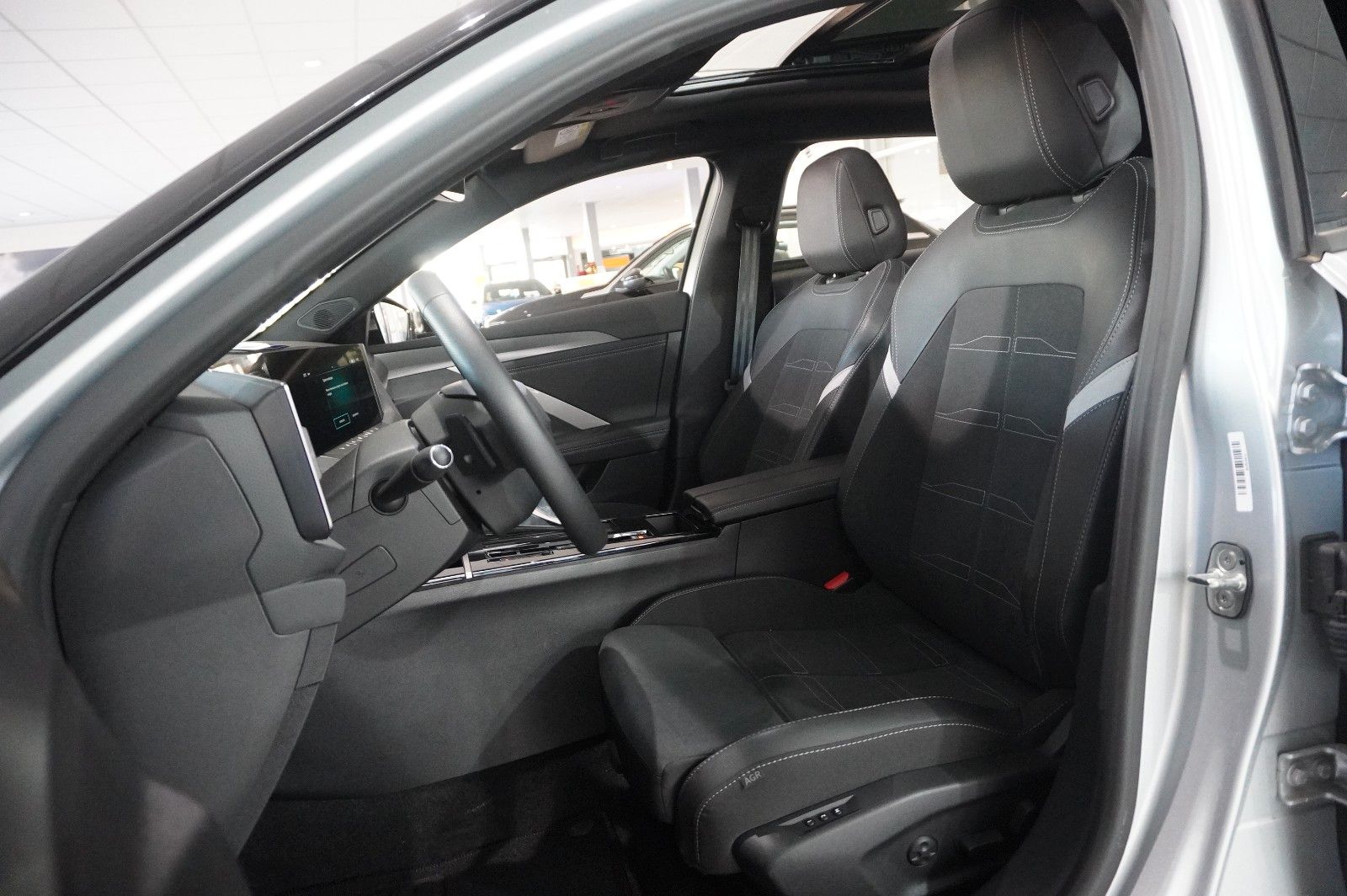 Fahrzeugabbildung Opel Astra L Lim. 1.2T GS SPORT NAVI/LED/360°/SH/HUD