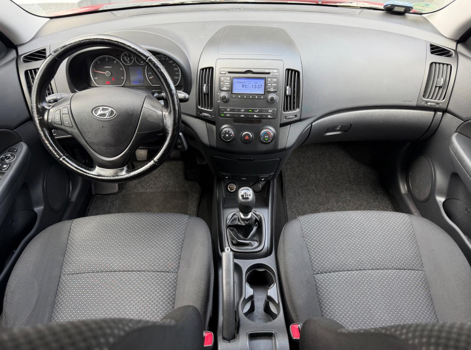 Hyundai i30 2011 — photo 16