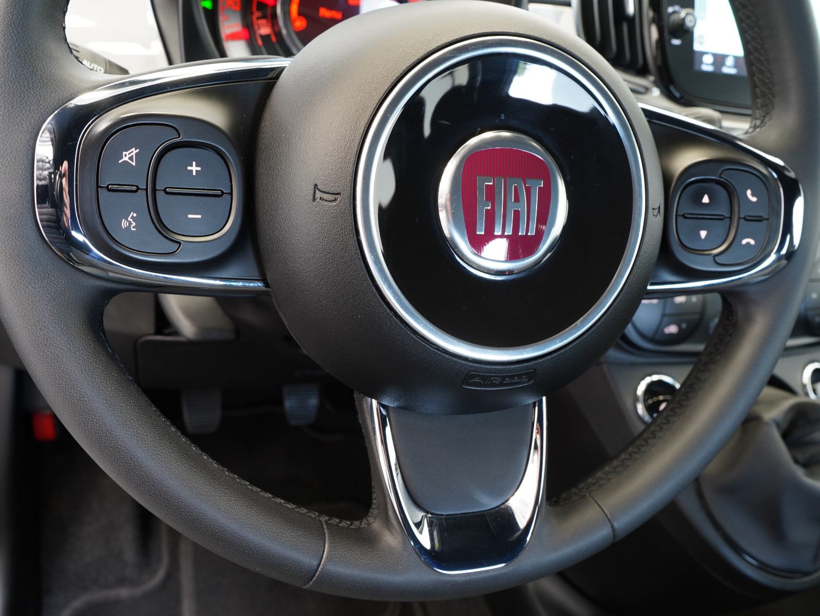 Fahrzeugabbildung Fiat 500 1.0 Mild Hybrid Lounge PDC/NAVI